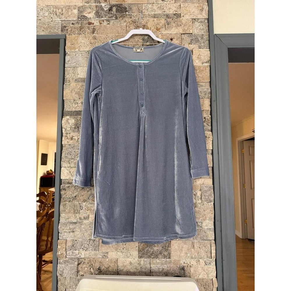 One World long-sleeve velvet henley tunic or sleep shirt in a steel blue Small